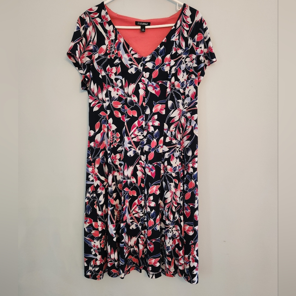 EUC Roz & Ali Navy/Red/White Floral Pattern Dress.  Beautiful.  Size 14